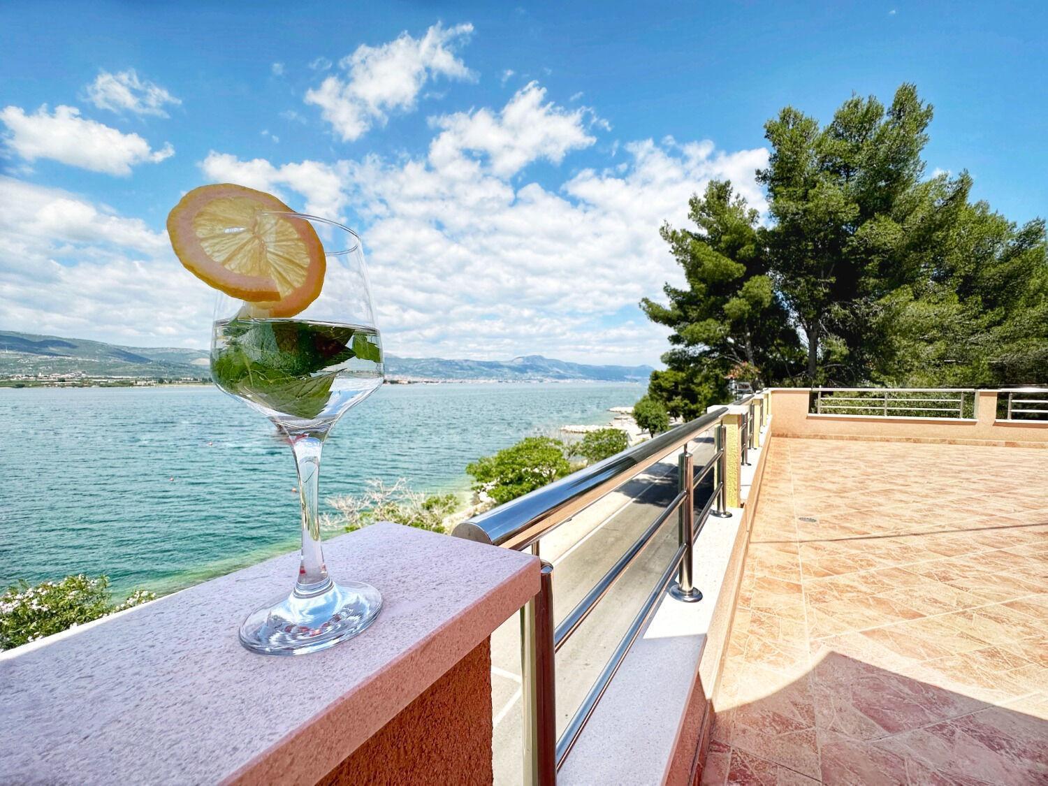Apartments Vini Trogir Eksteriør billede